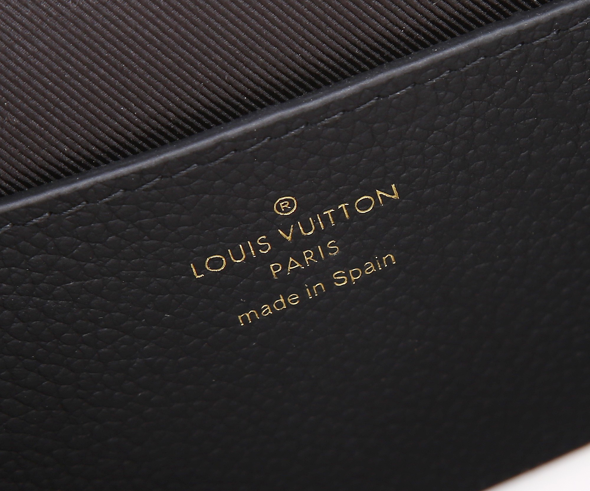 LV Wallet On Chain Métis   M82637 7.5 x 4.3 x 2.2 inches