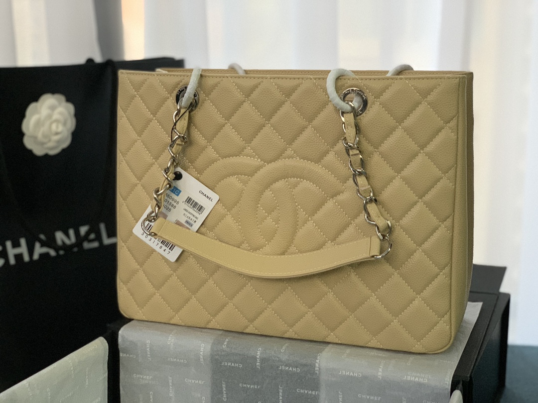 Ch*el gst caviar leather hardware 24x33x13cm