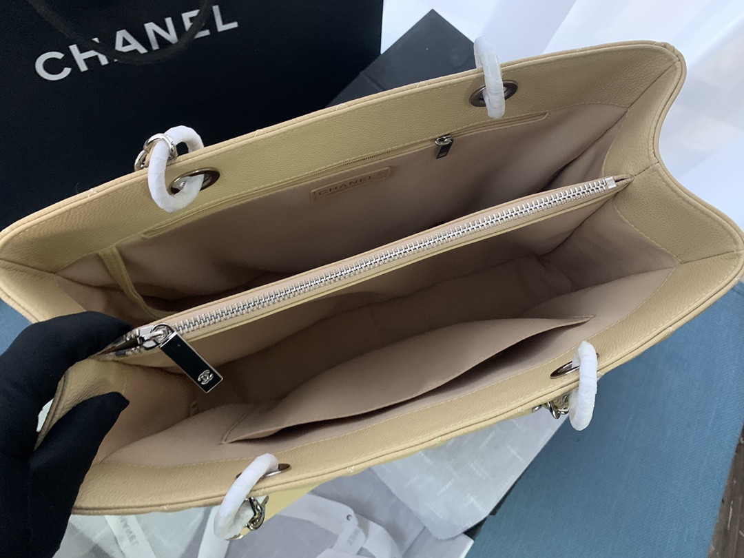 Ch*el gst caviar leather hardware 24x33x13cm