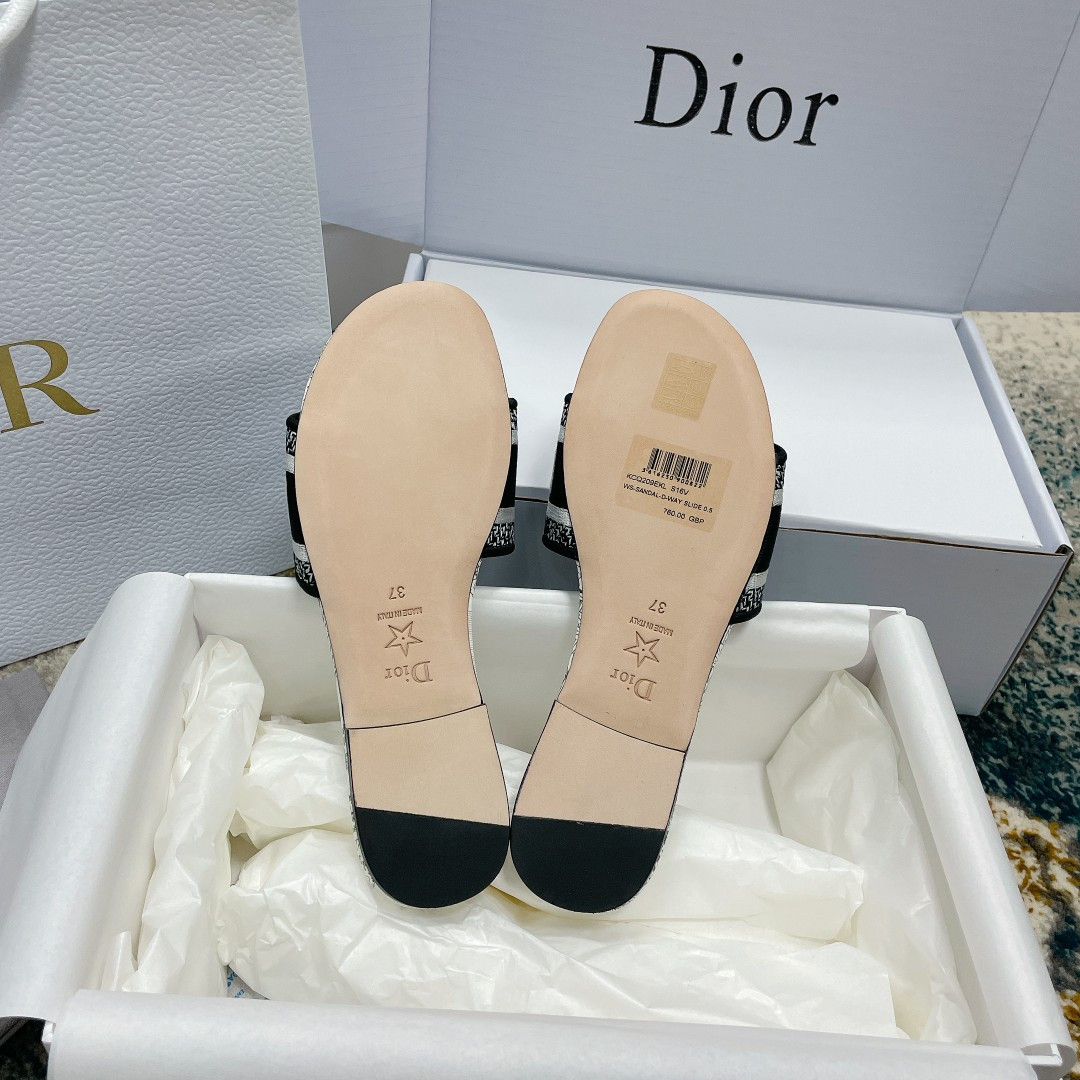 ua D*or dway slide