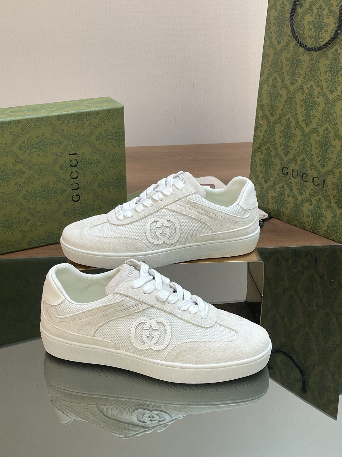 ua G*u*i interlocking g sneaker  white