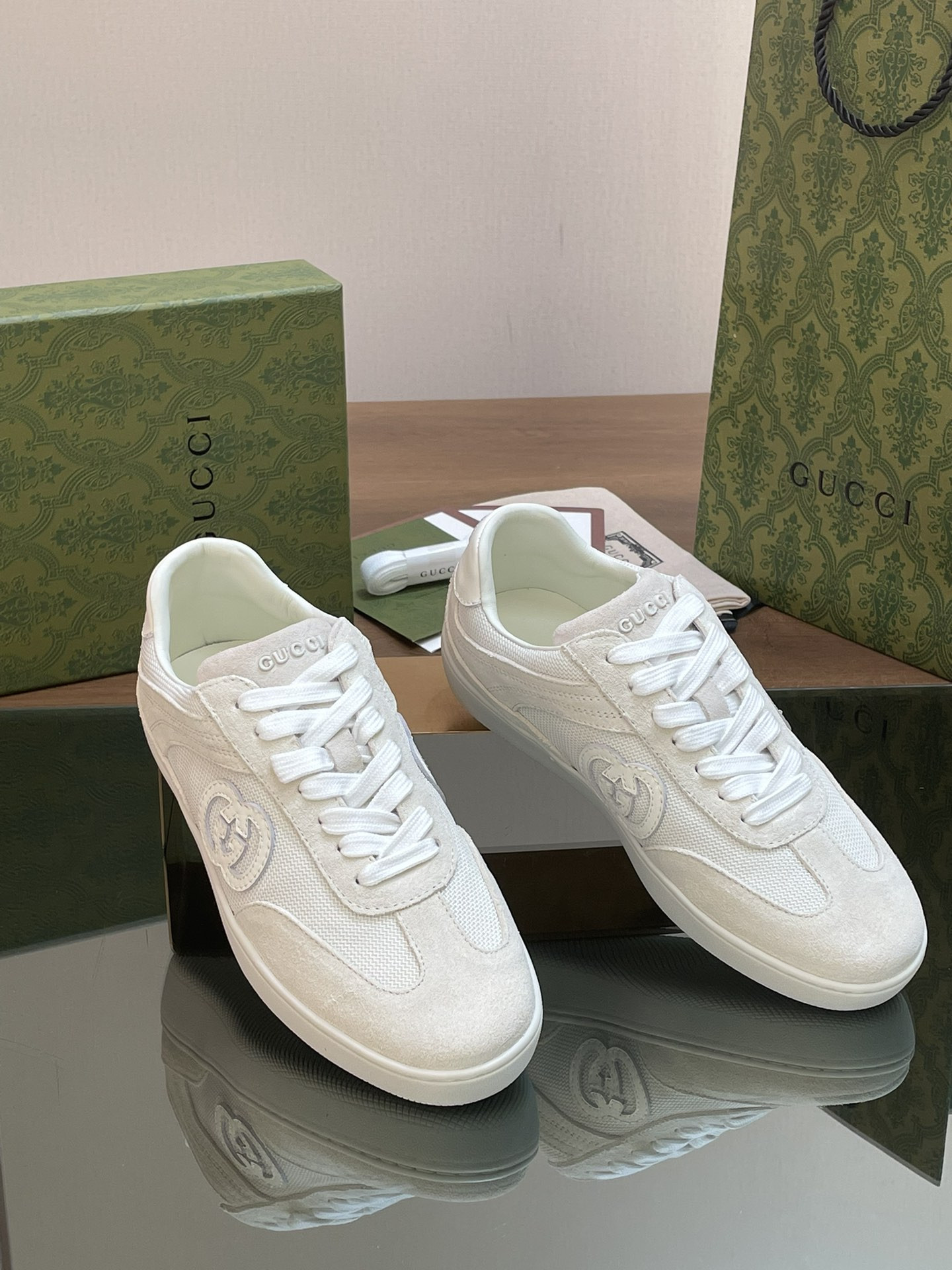 ua G*u*i interlocking g sneaker  white