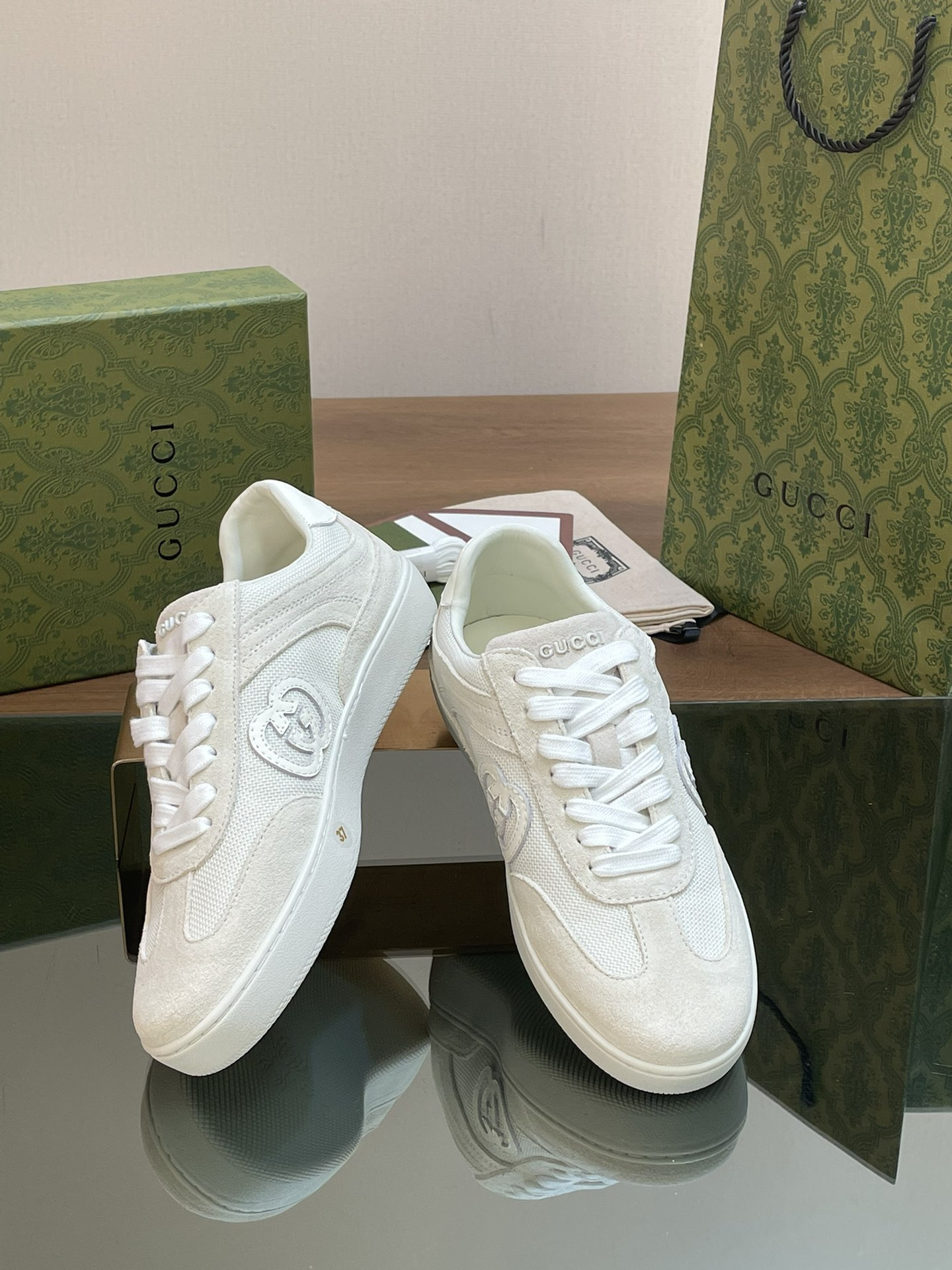 ua G*u*i interlocking g sneaker  white