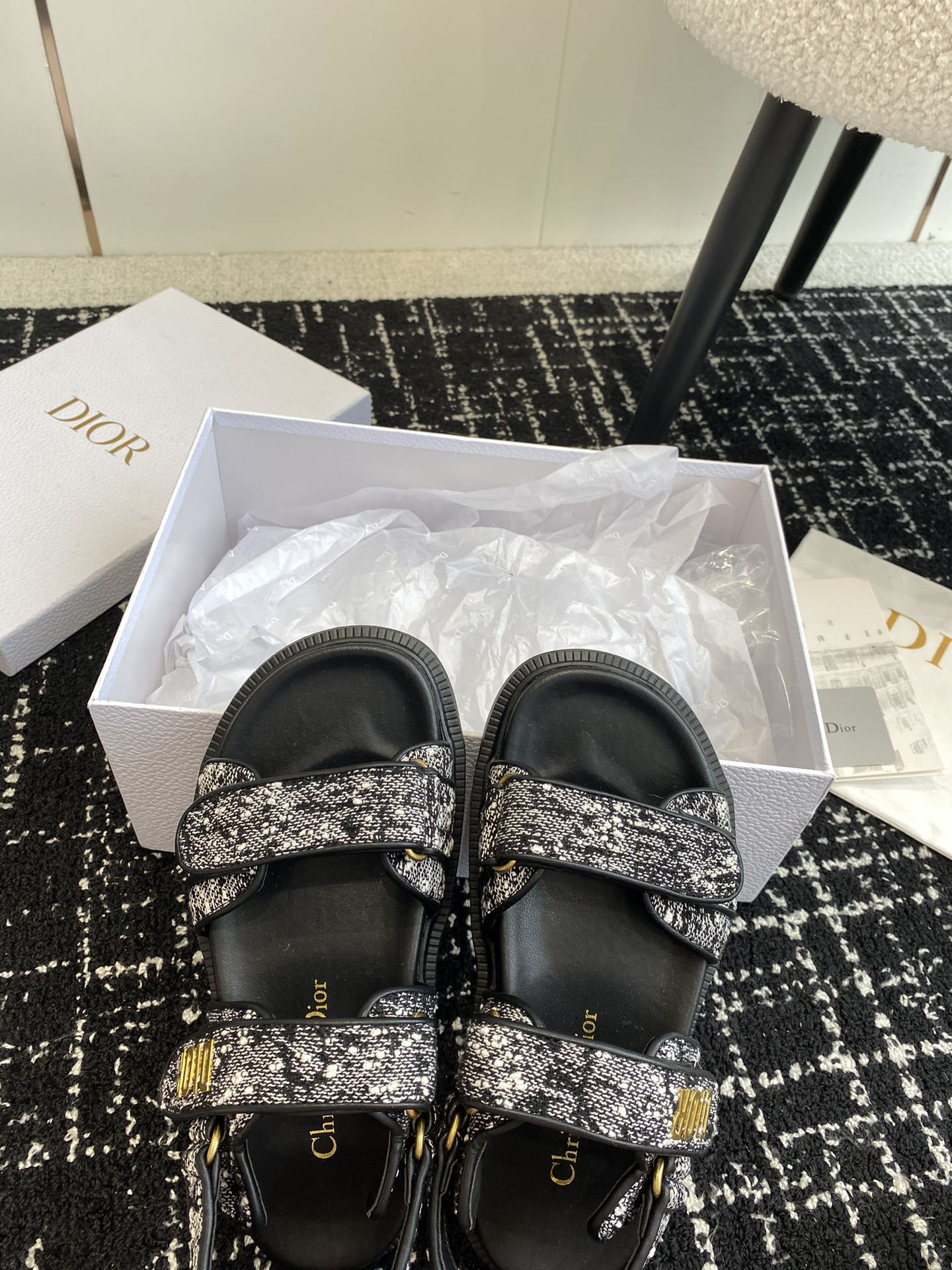 ua D*oract sandal