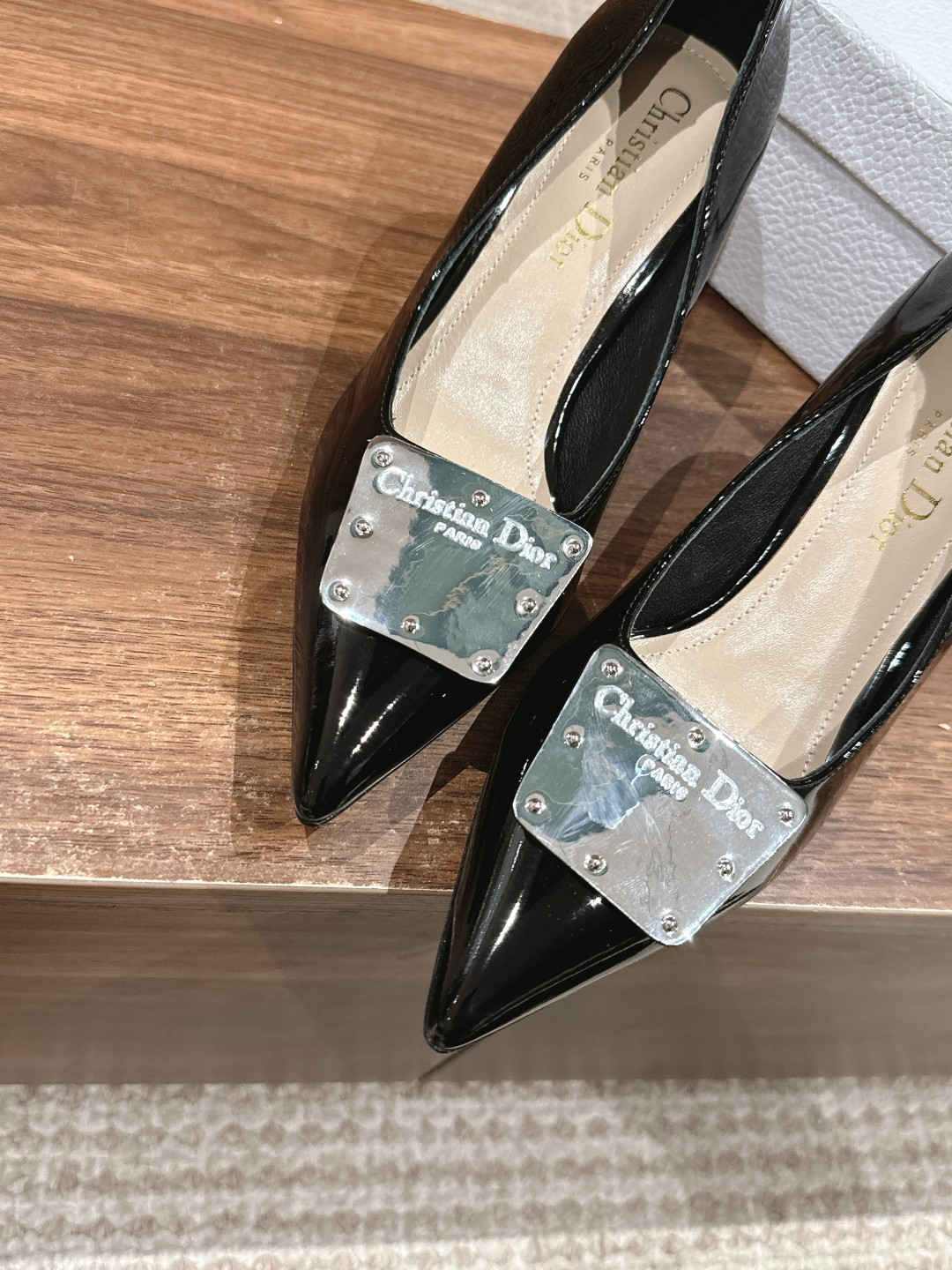 ua ch**an D*or la parusienne pump