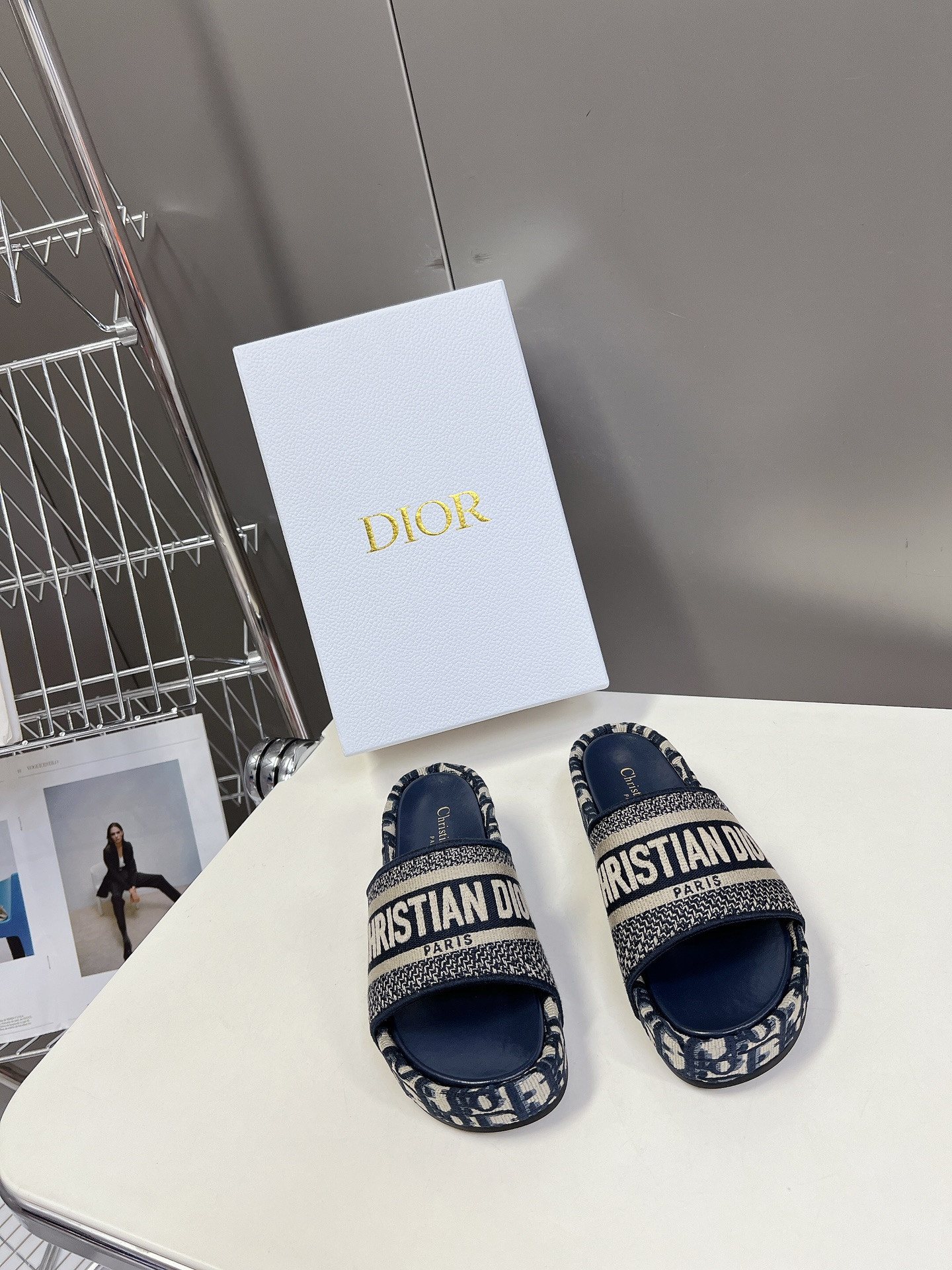 ua D*or platform sandals