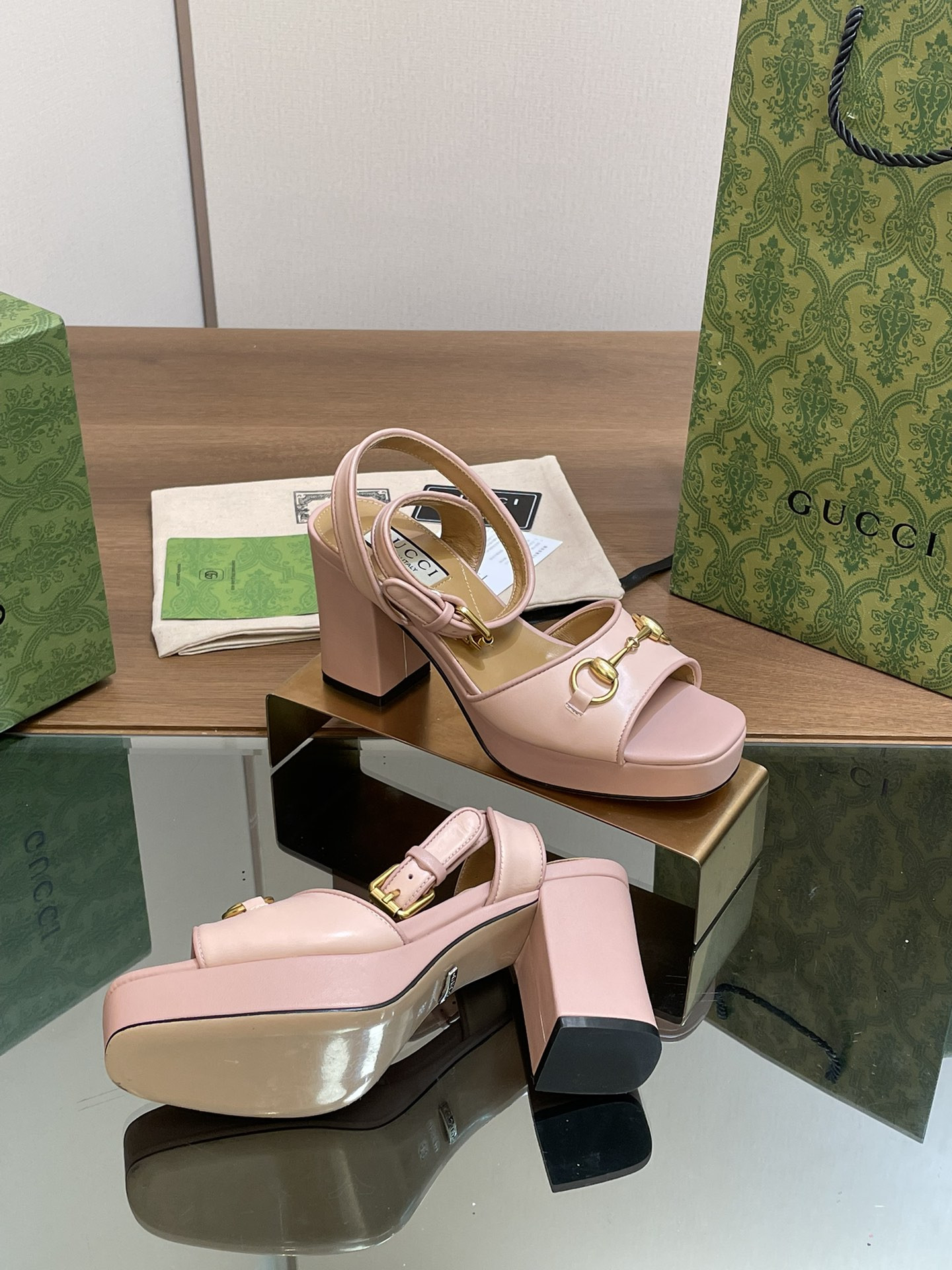 ua G*u*i horsebit platform sandal