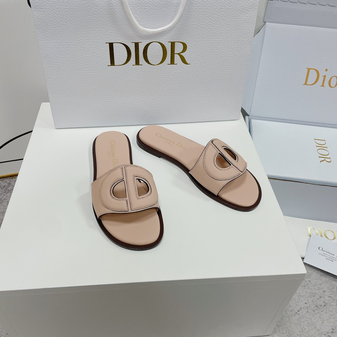 ua D*or d-club slide