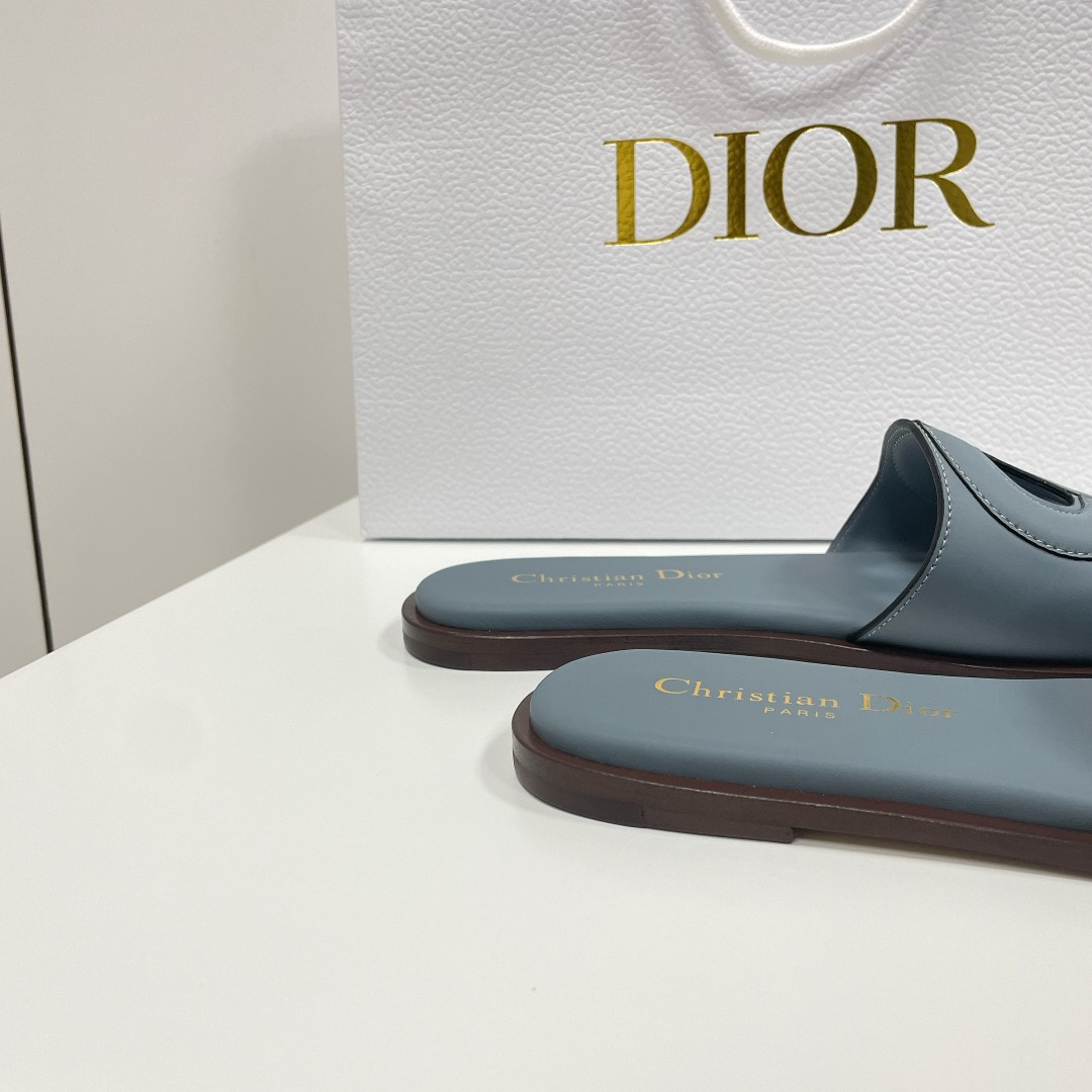 ua D*or d-club slide