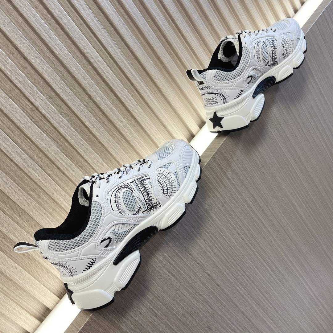 ua D*or chrono sneaker white and black mesh