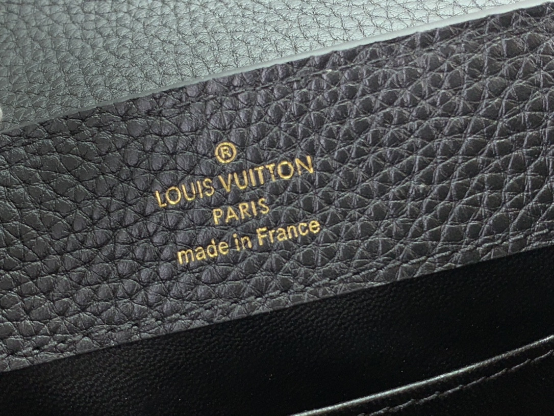 LV Capucines Mini M24689 8.3 x 5.5 x 3.1 inches