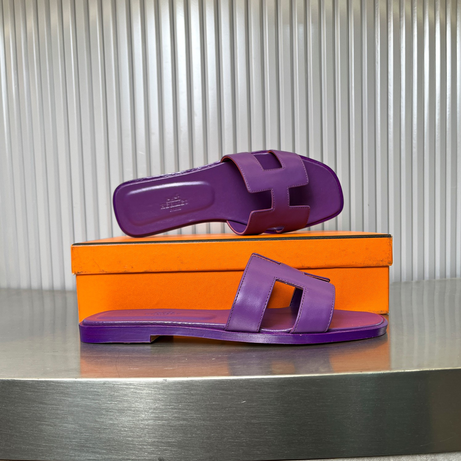UA Hermès Oran sandal