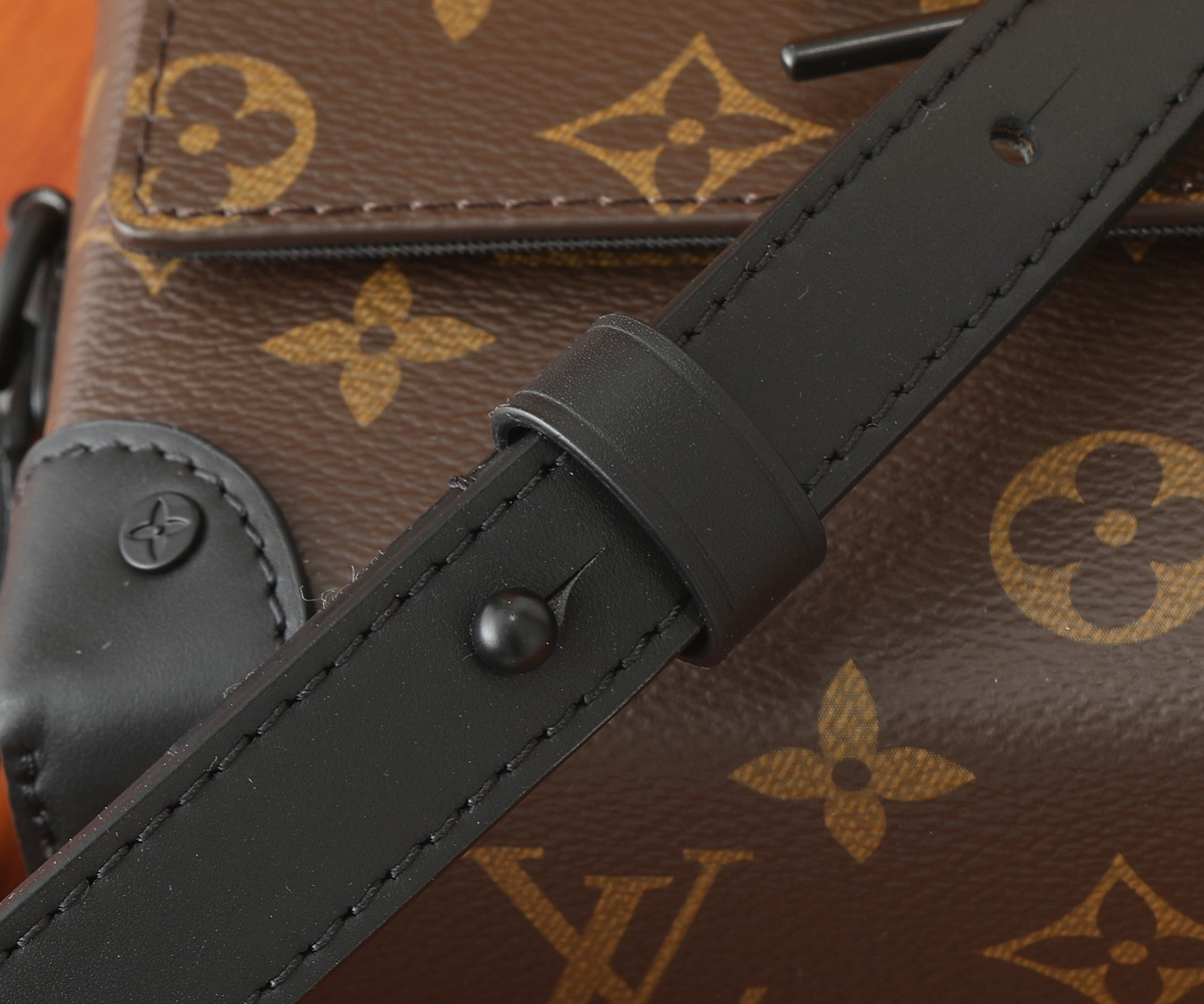 LV Steamer Wearable Wallet M83613 7.1 x 4.3 x 2.6 inches