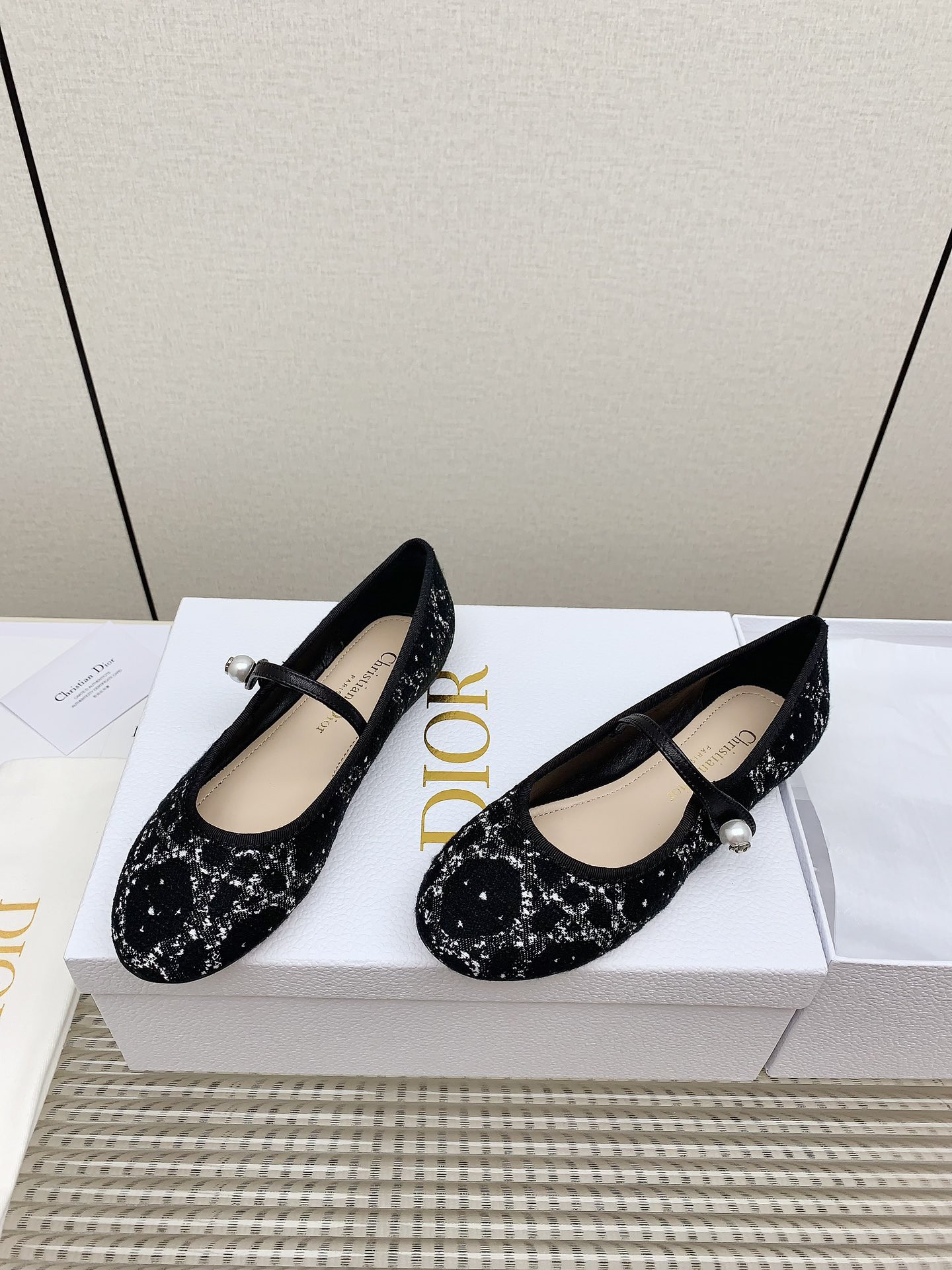 ua D*or ballet flat