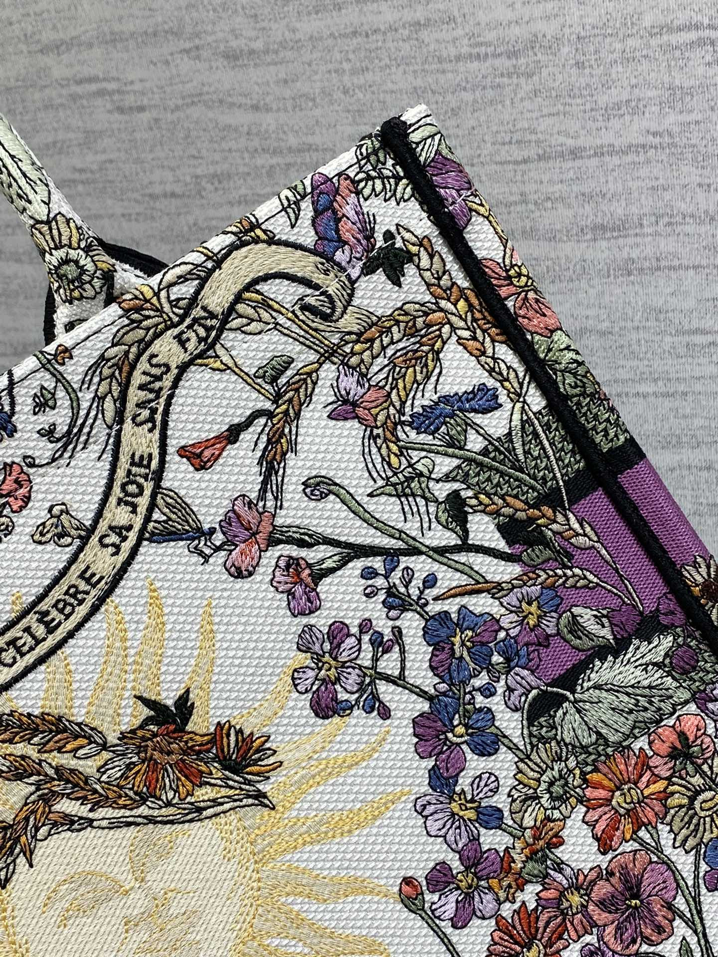 medium D*or book tote  ecru multicolor D*or 4 saisons Été soleil embroidery 36 x 27.5 x 16.5 cm