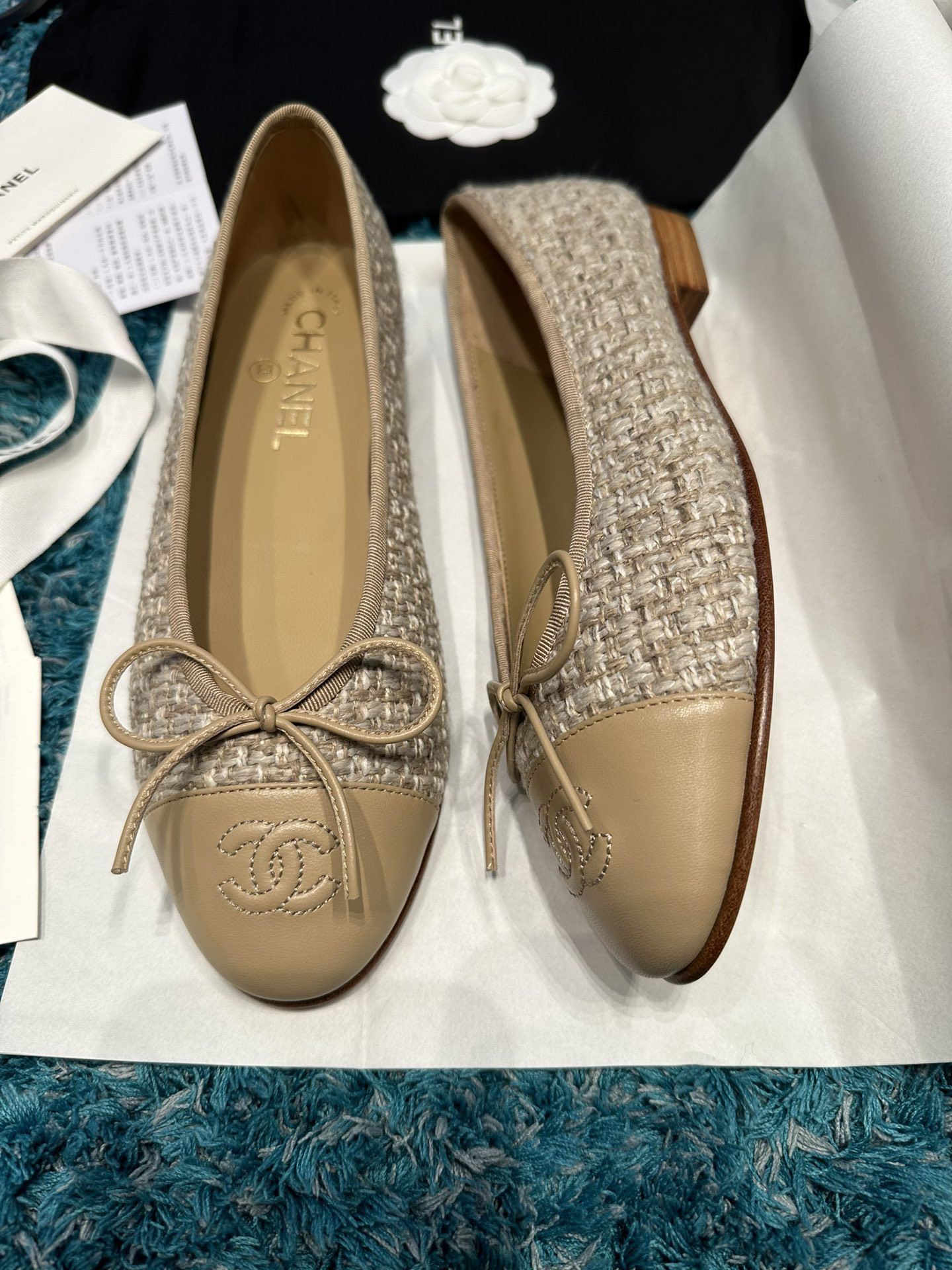 ua Ch*el ballet flats