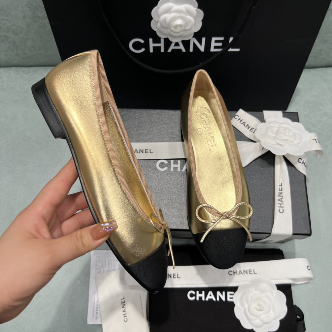 ua Ch*el ballet flats