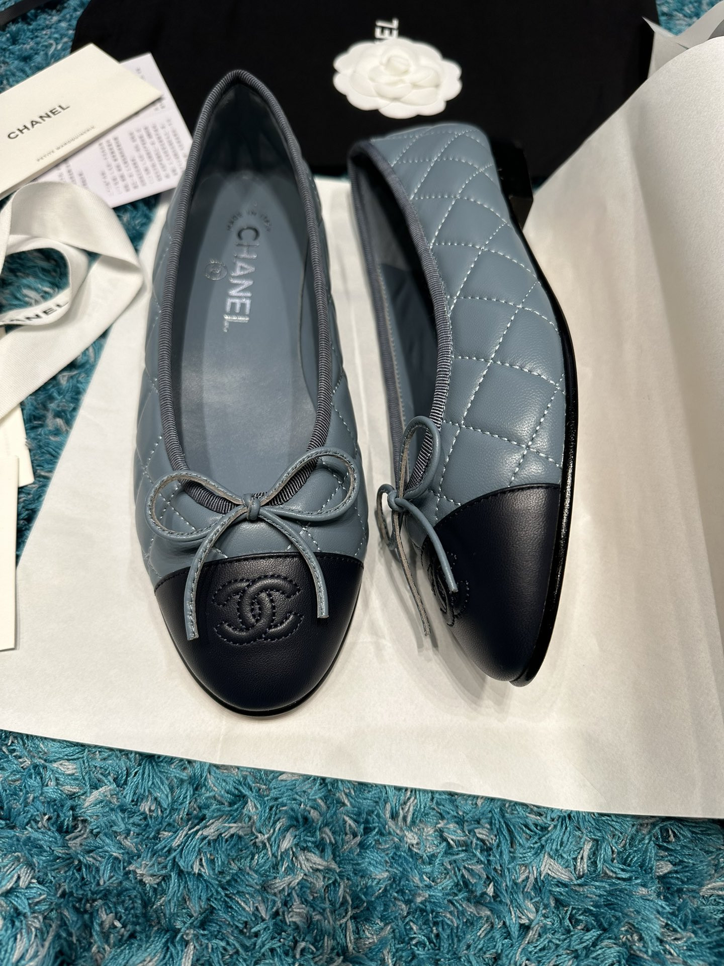 ua Ch*el ballet flats