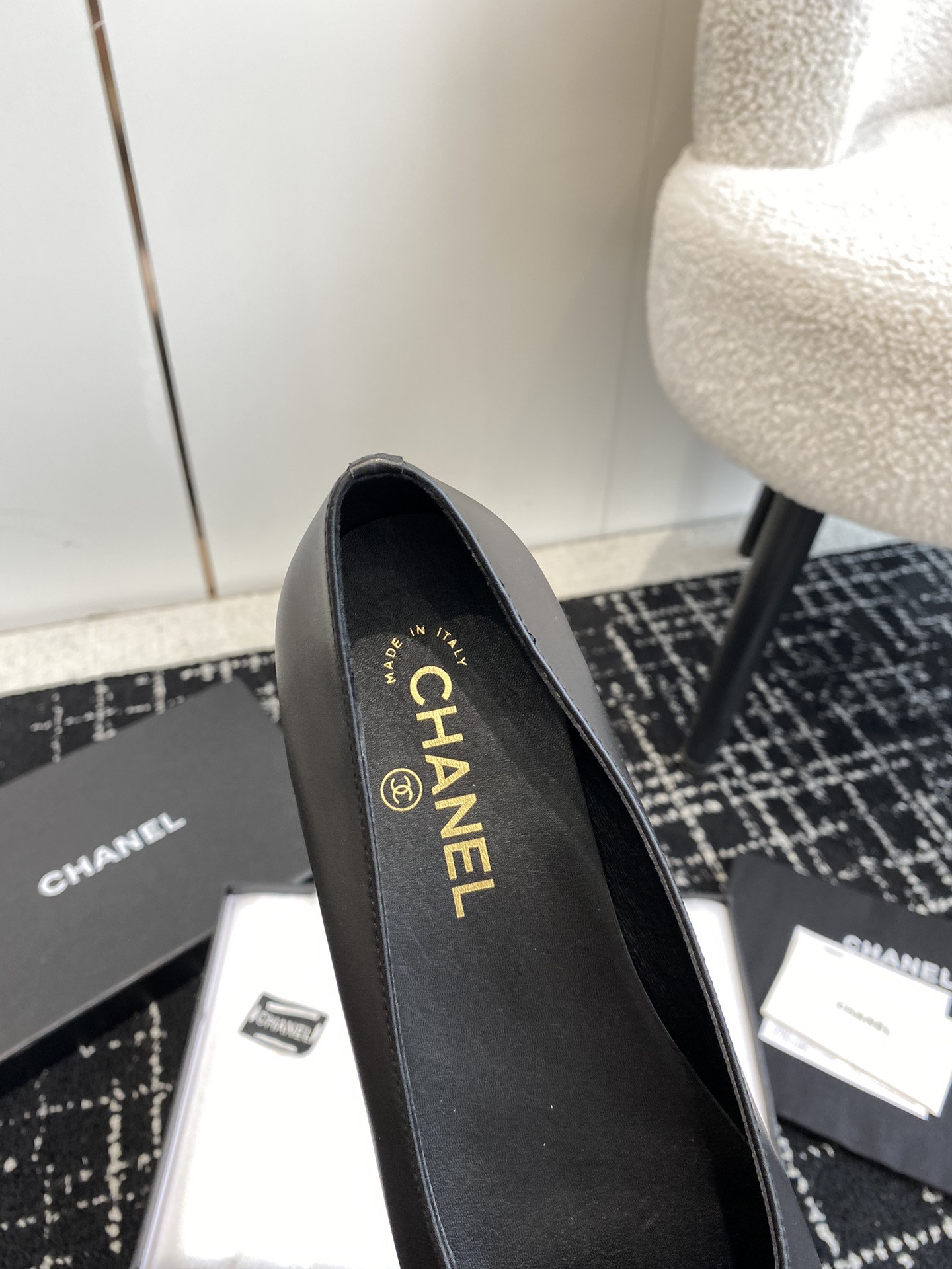 ua Ch*el ballet flats