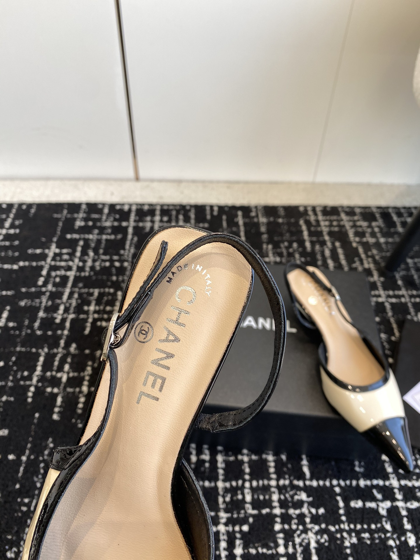 ua Ch*el slingbacks