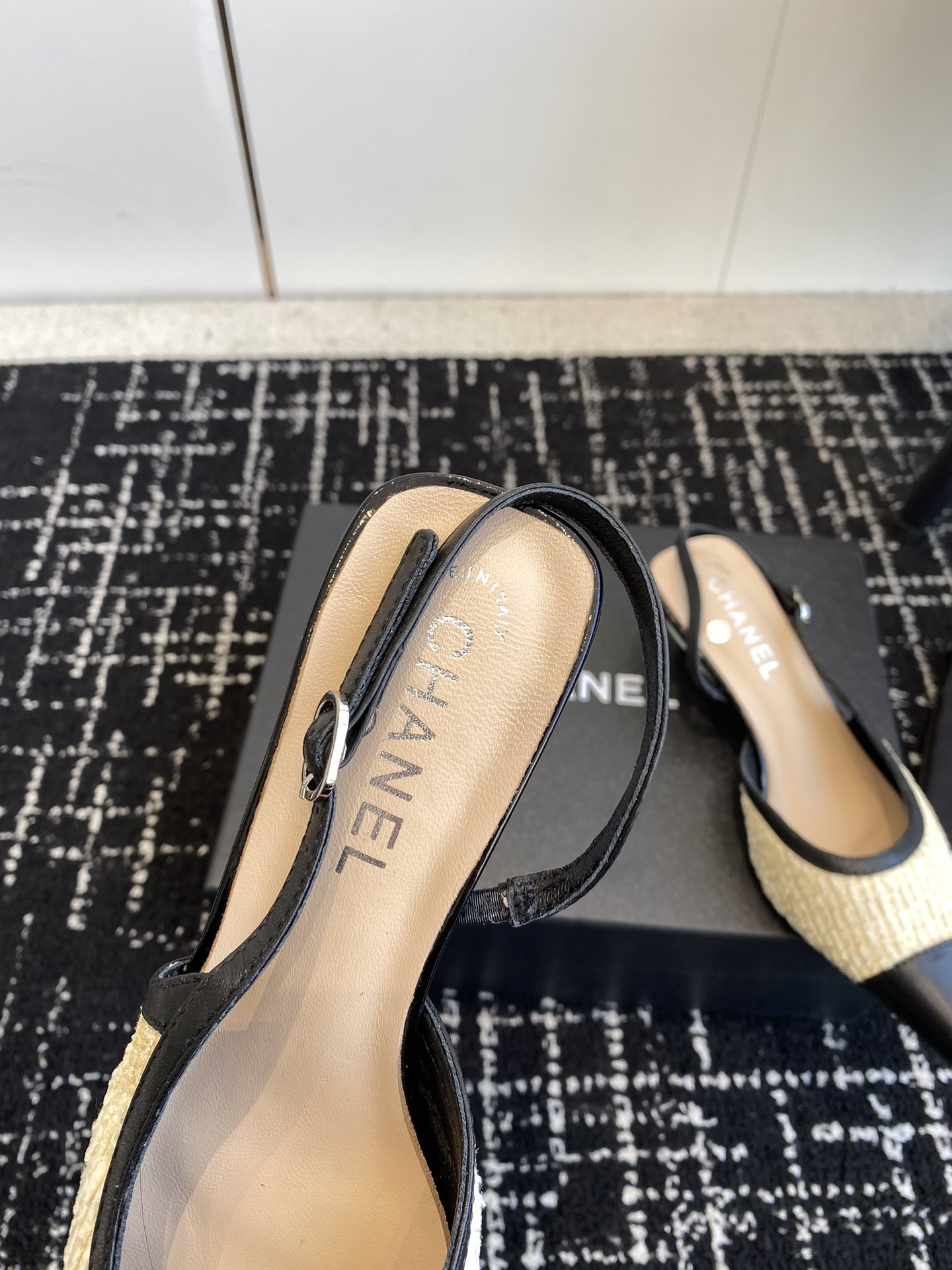 ua Ch*el slingbacks