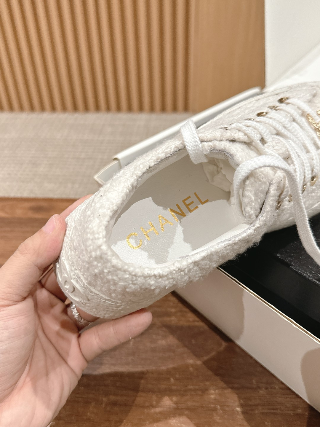 ua Ch*el sneaker
