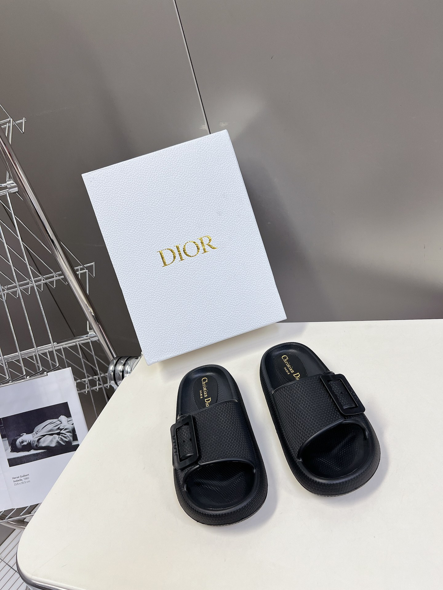ua D*or slide