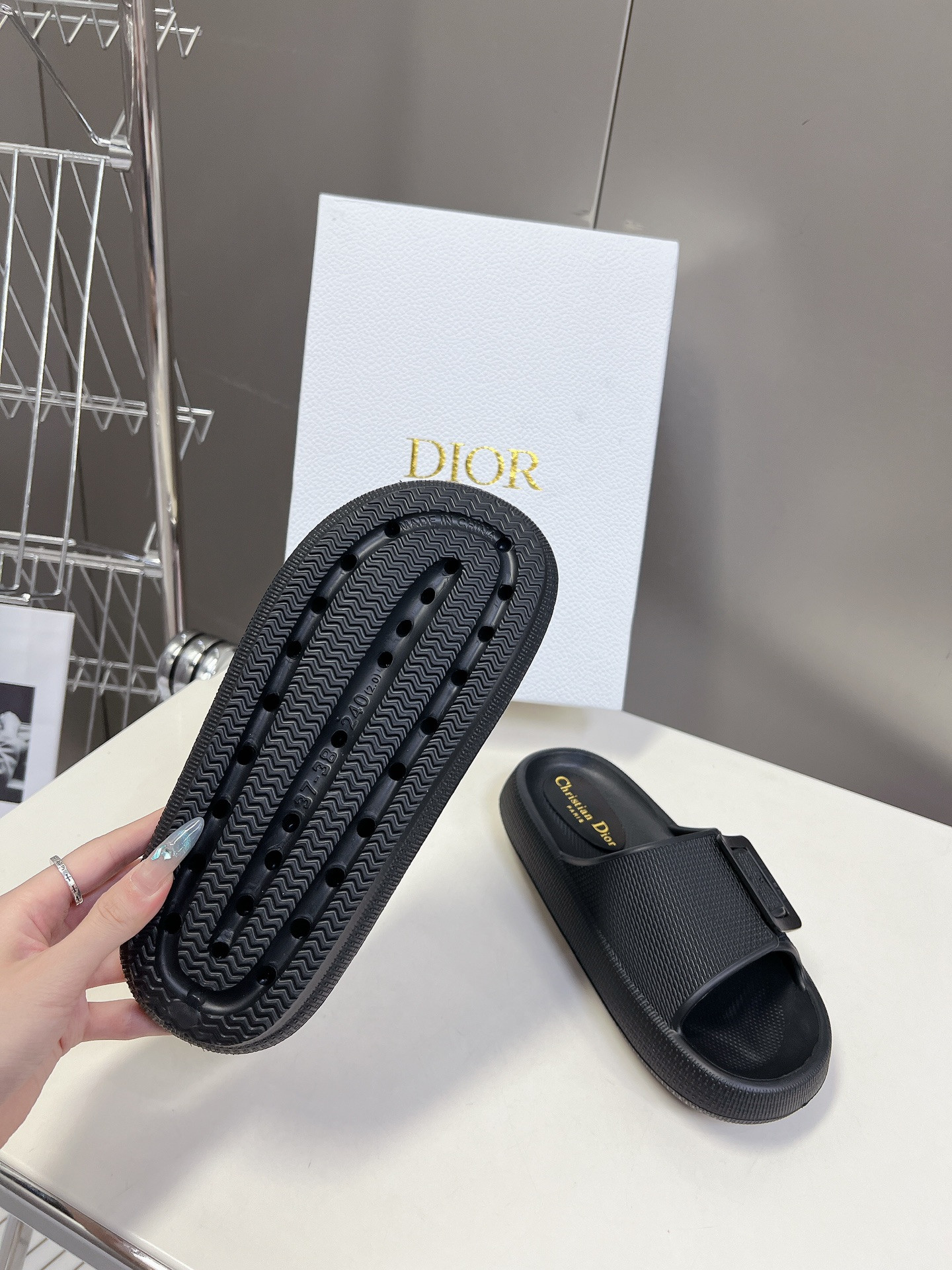 ua D*or slide