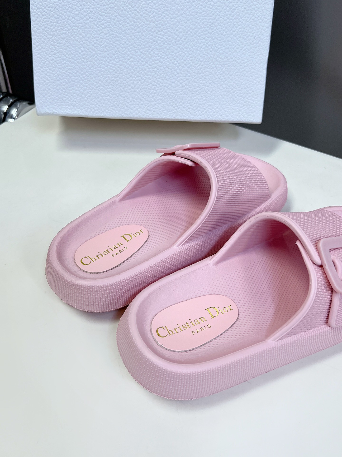 ua D*or slide