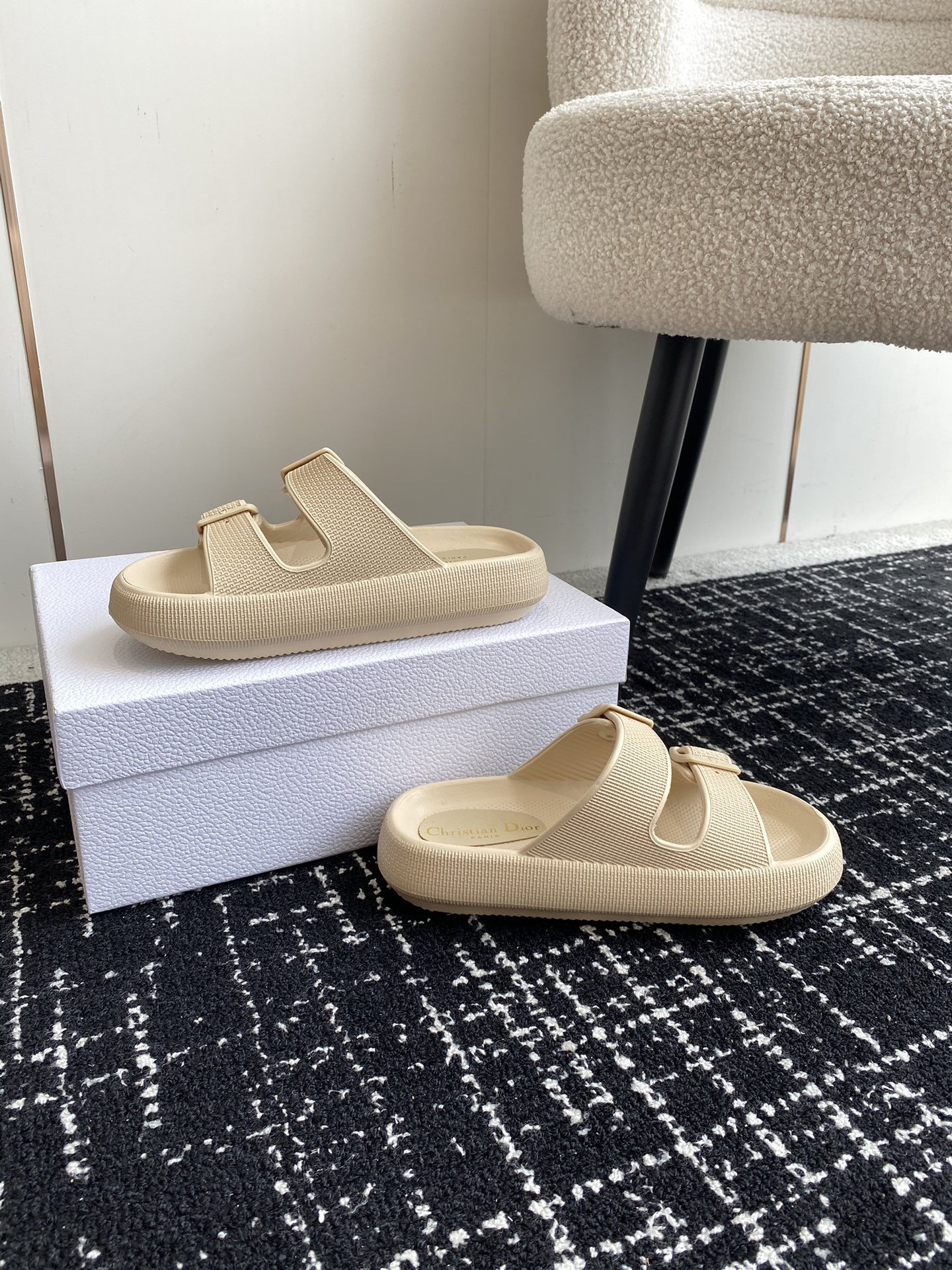 ua D*or slide