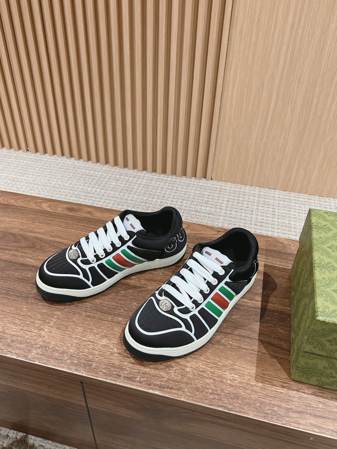 ua G*u*i screener sneaker with web