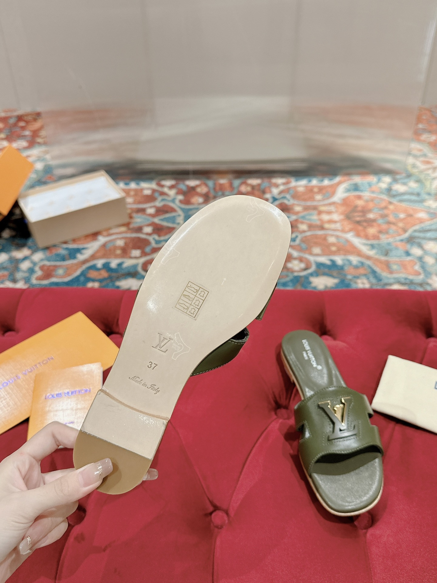 UA LV Flat Mule