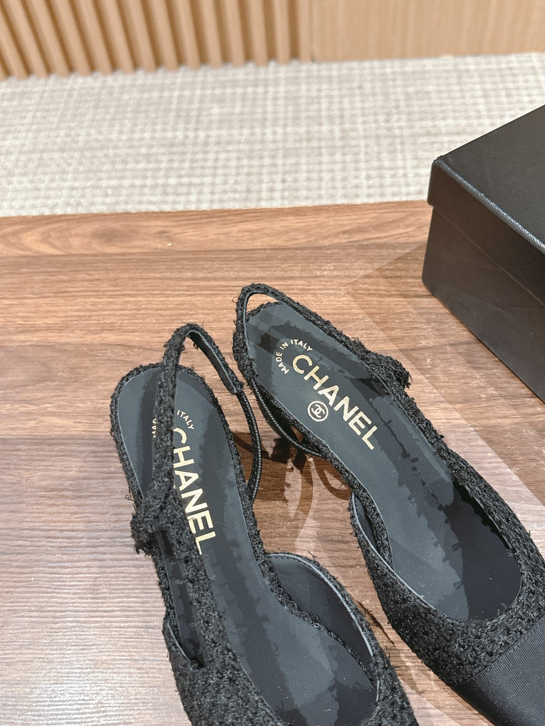 ua Ch*el slingbacks