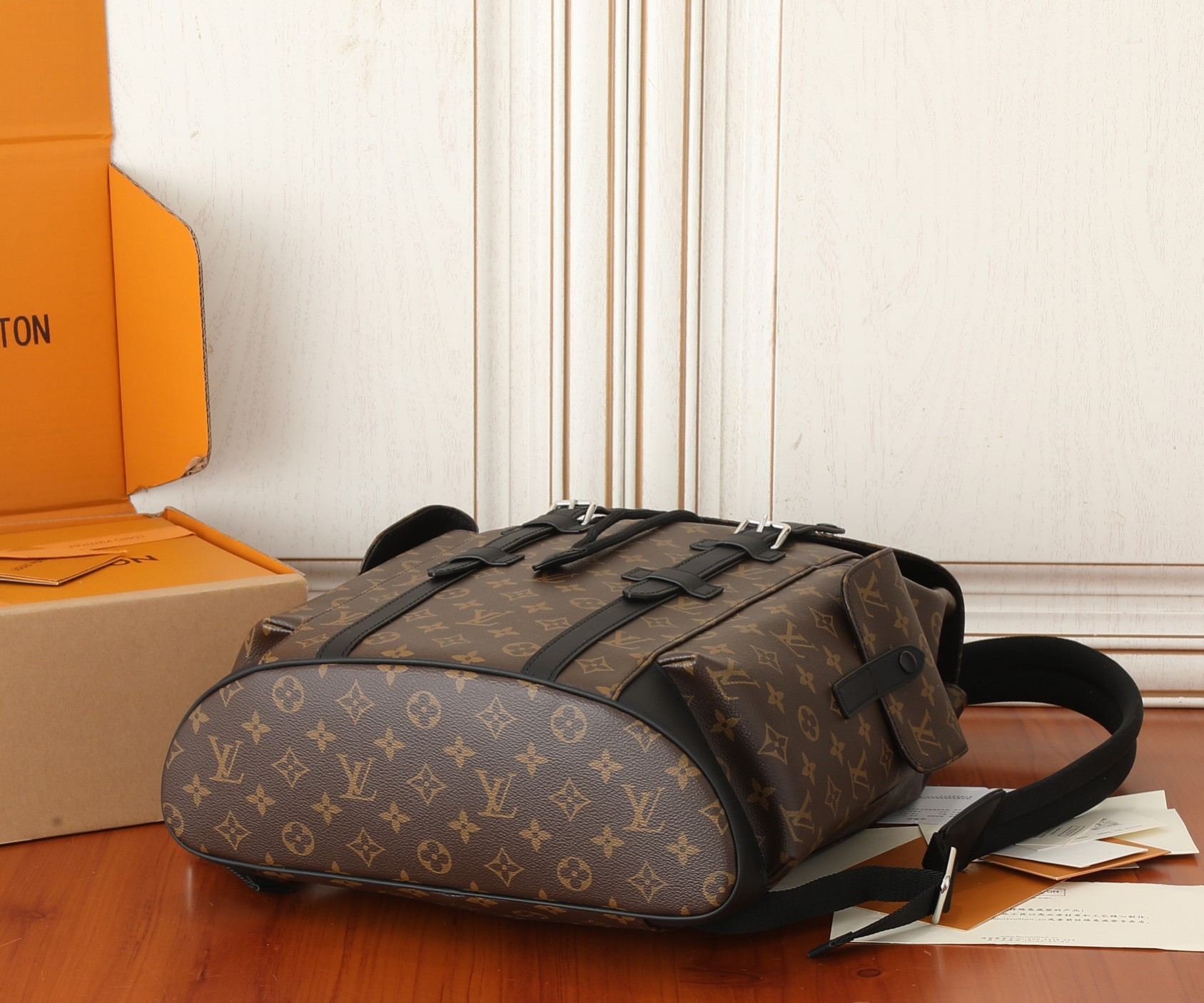 LV Christopher MM M43735 15 x 17.3 x 4.9 inches