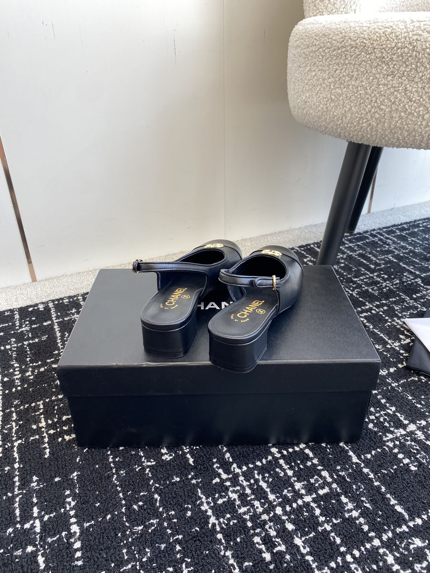 ua Ch*el slingbacks