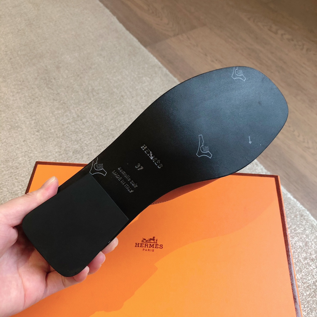 UA Hermès Isle sandal