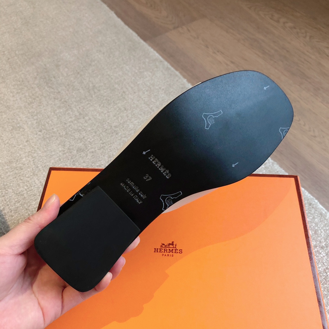 UA Hermès Isle sandal
