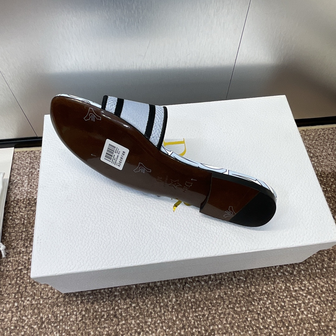 ua D*or dway slide