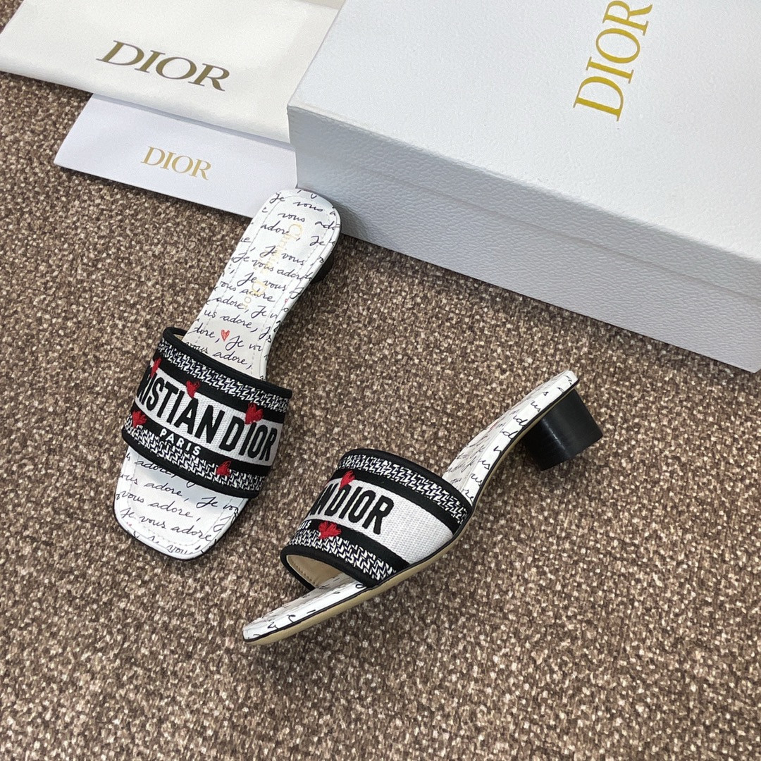 ua D*oramour dway heeled slide