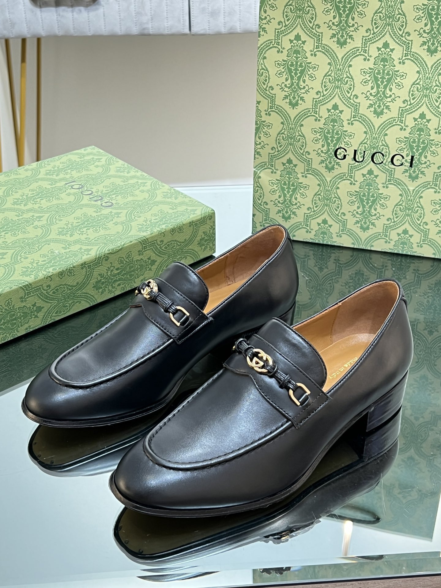 ua G*u*i interlocking g loafer