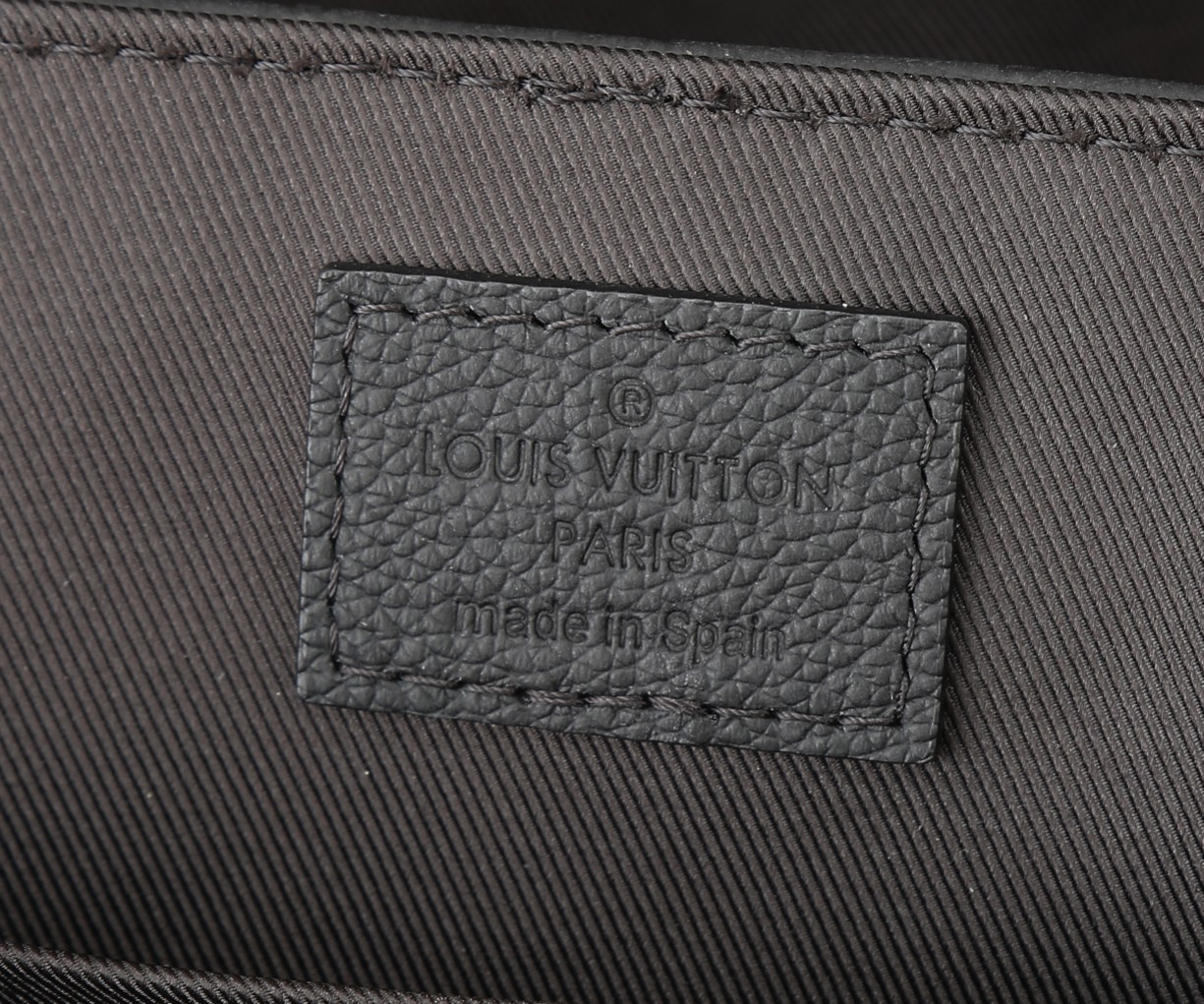 LV Messenger Voyager PM M25121 33x22.5x11CM