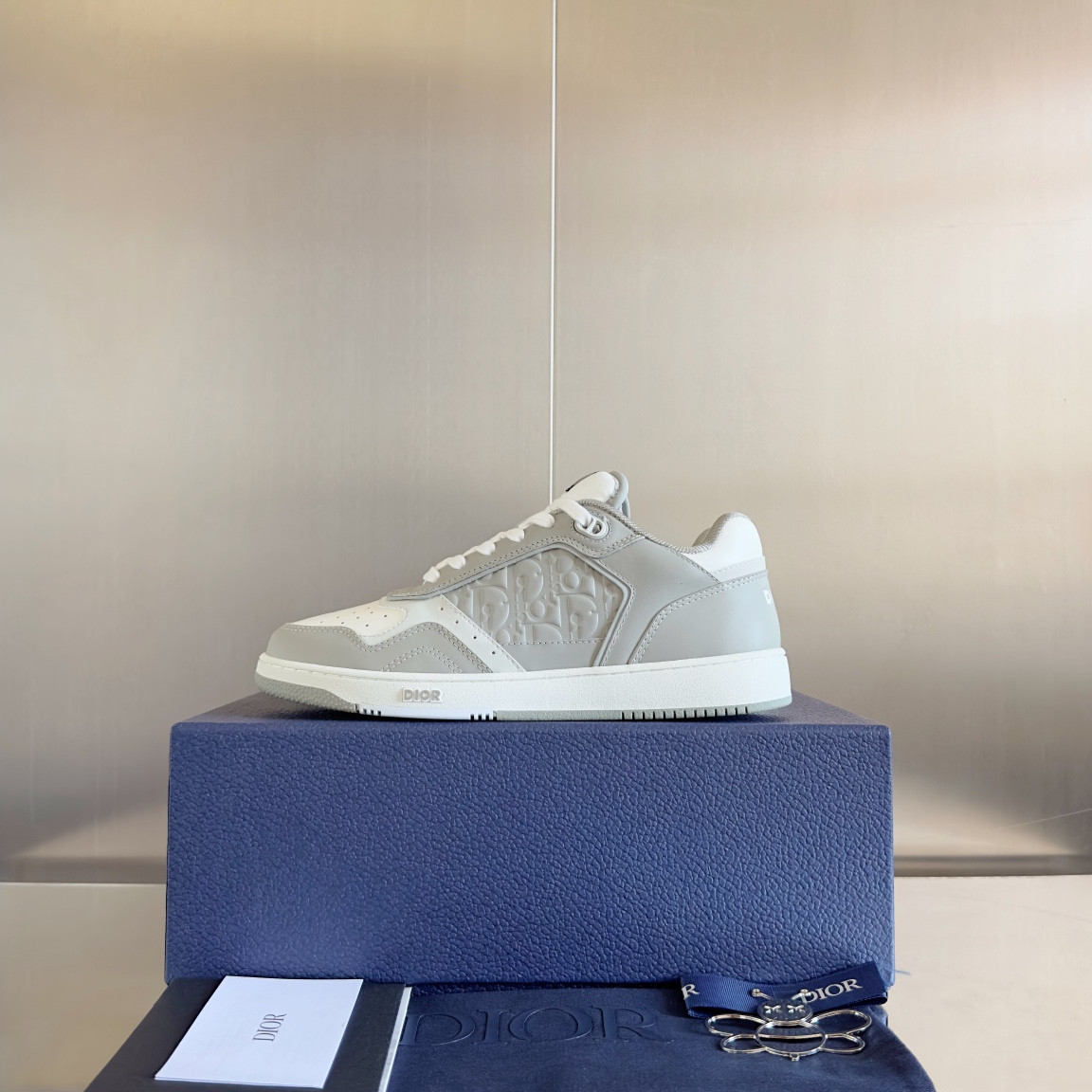 ua D*or b27 sneaker