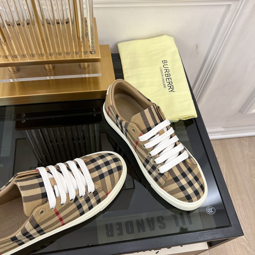 ua B**rry check  sneakers