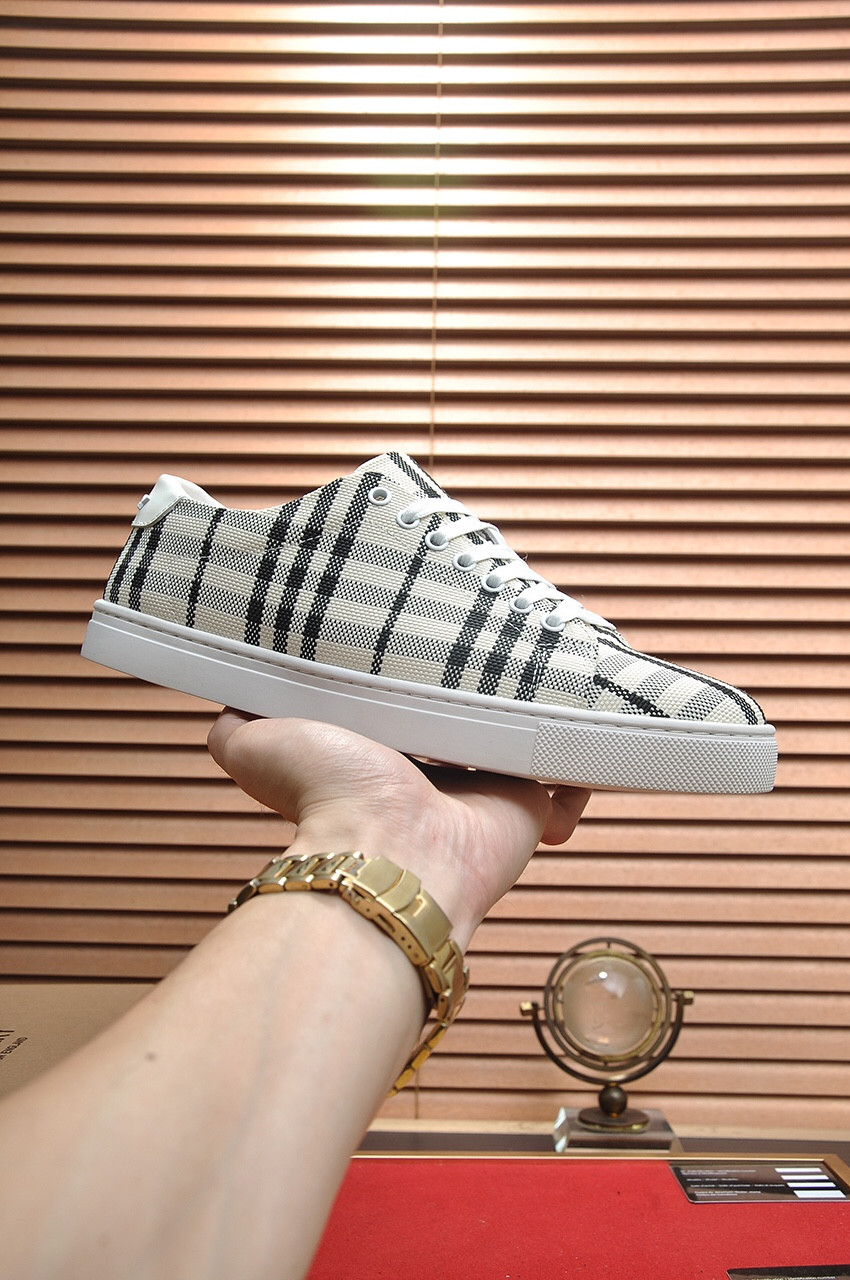 ua B**rry check sneakers