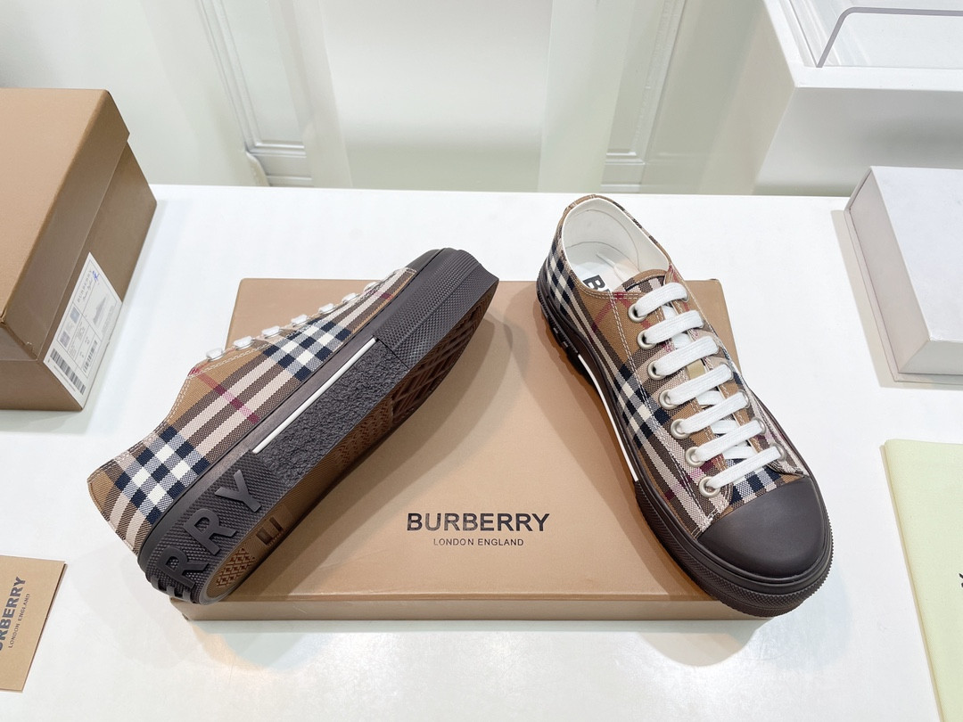 ua B**rry check sneakers