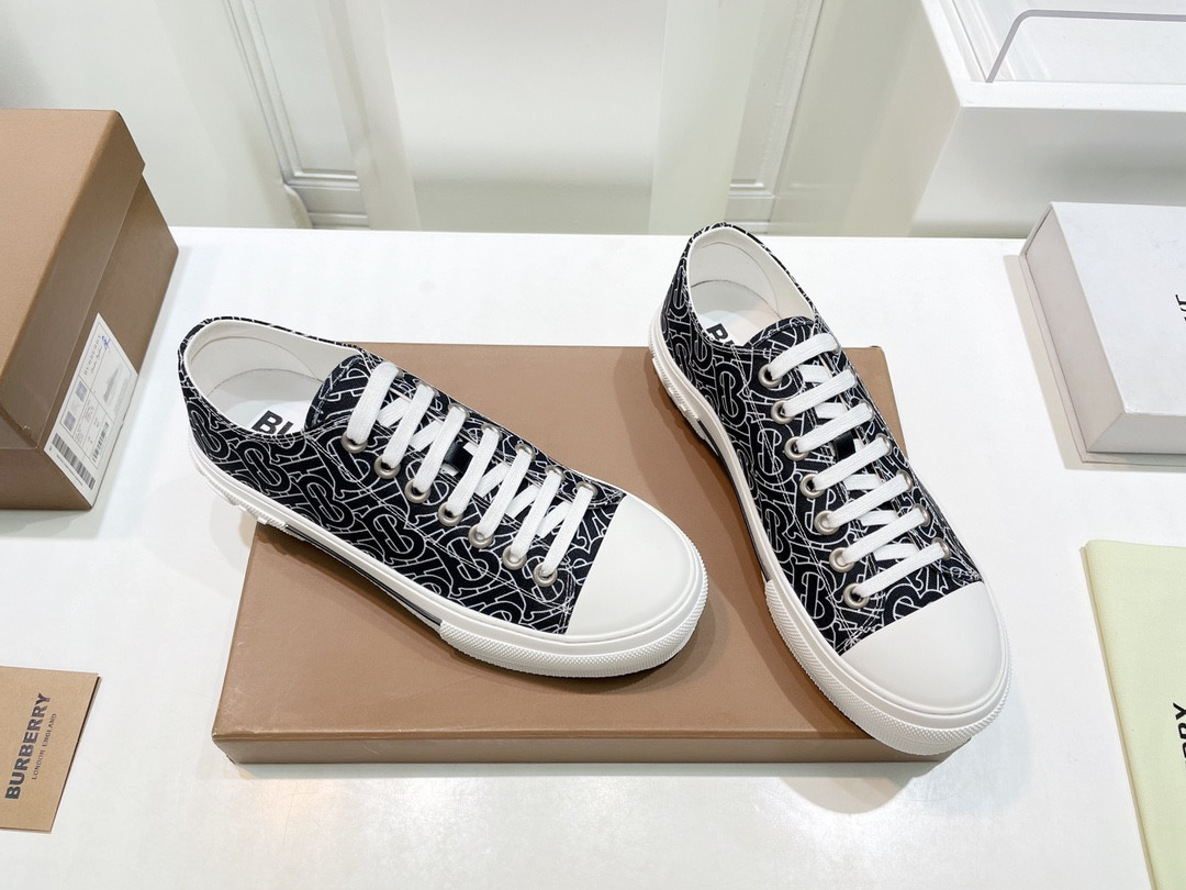 ua B**rry sneakers