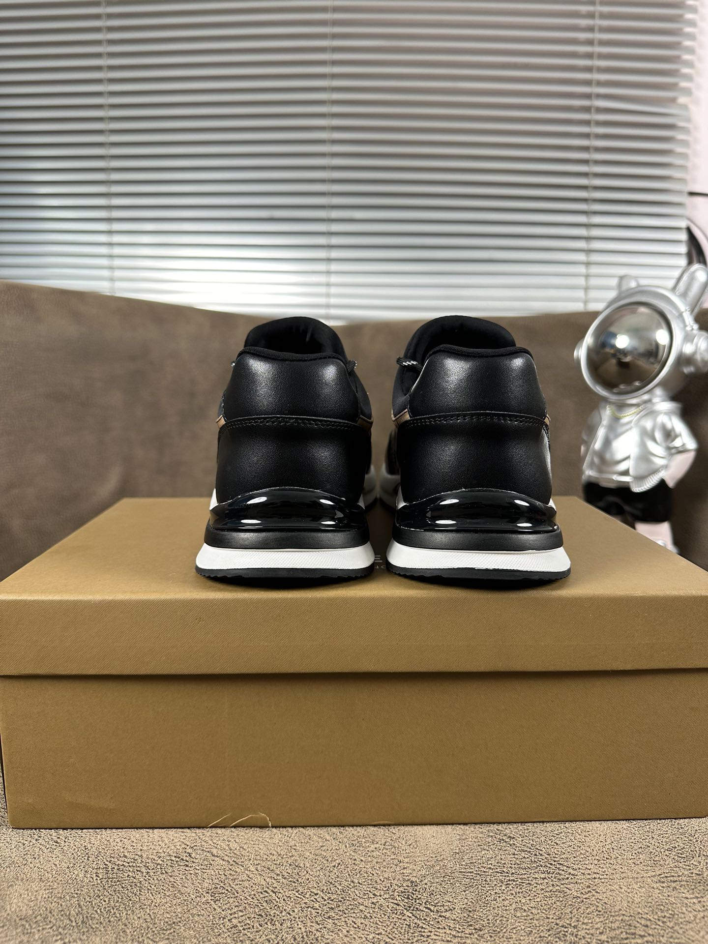 ua B**rry sneakers