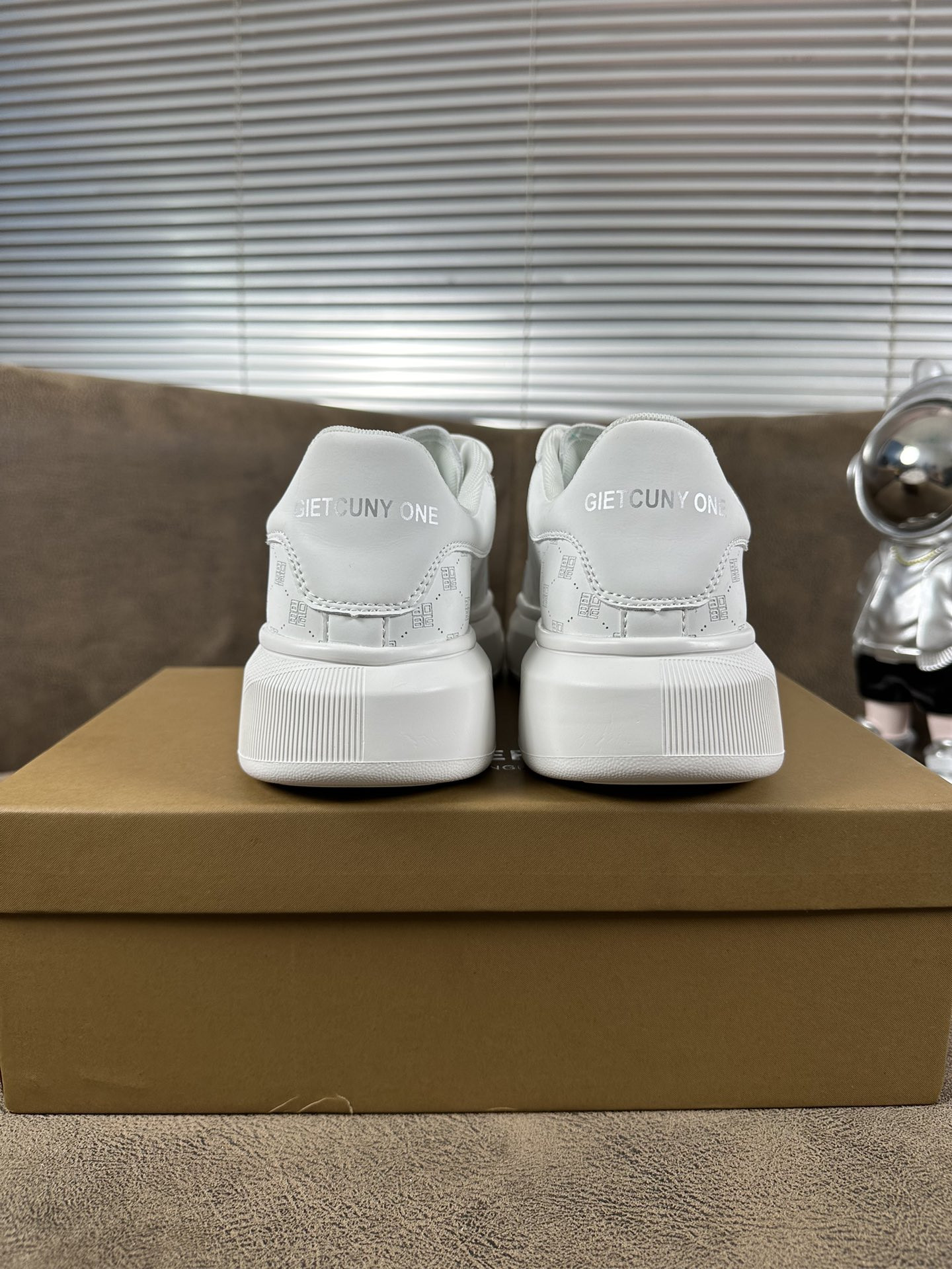 ua B**rry sneakers