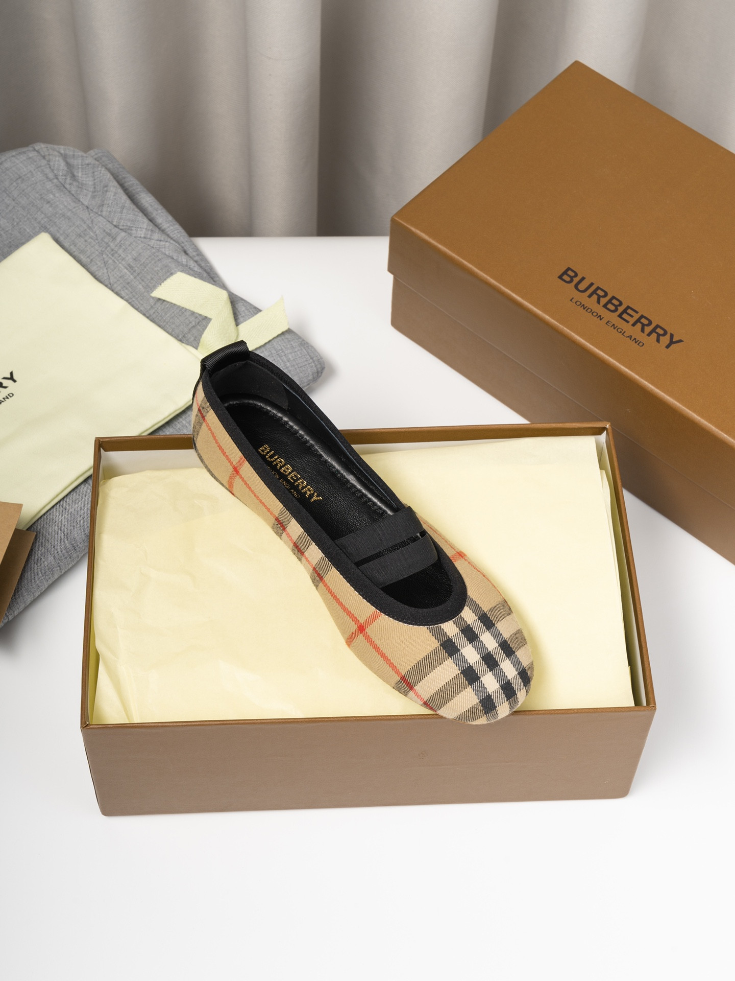 ua B**rry check mary jane flats