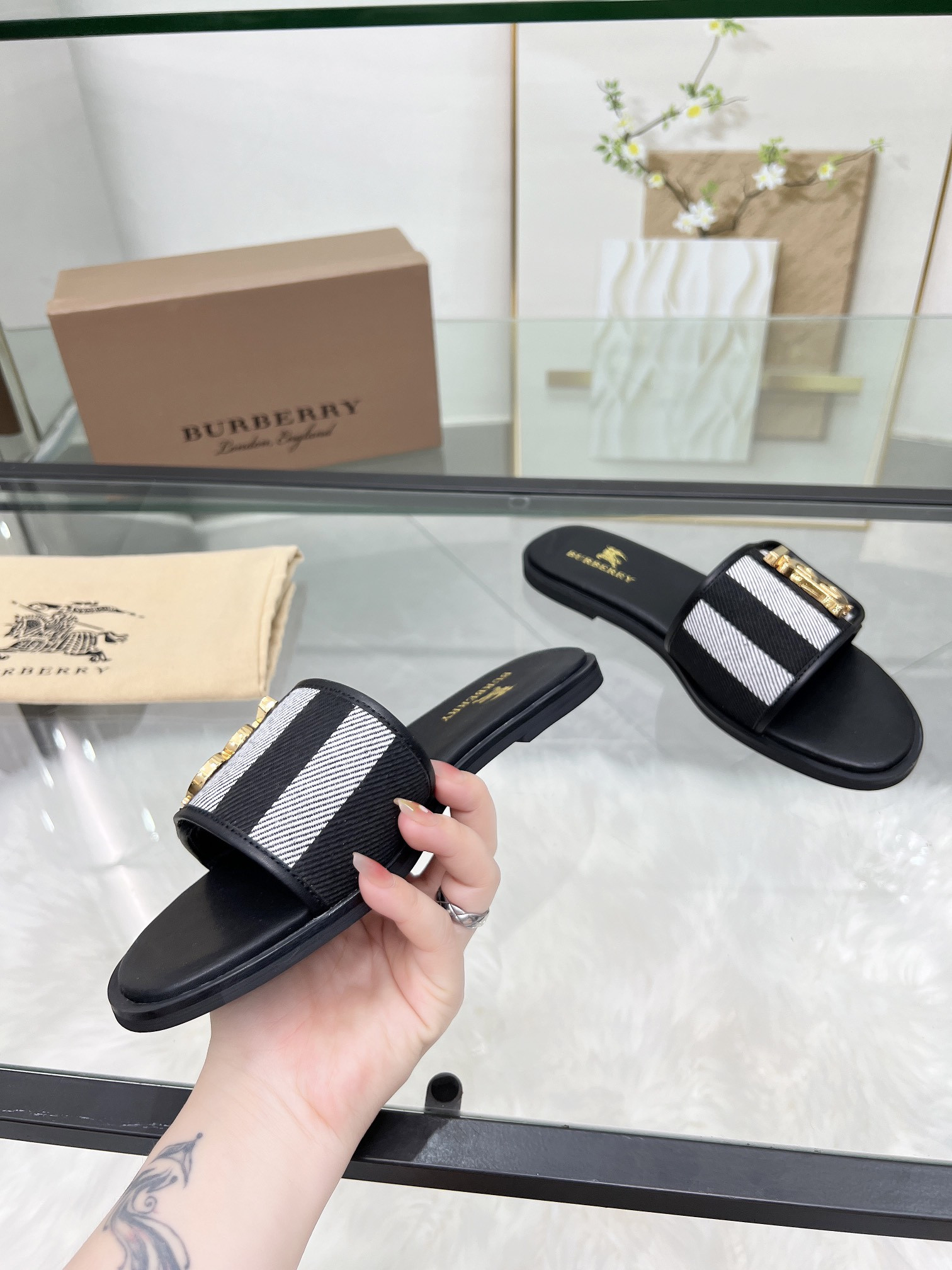 ua B**rry slides